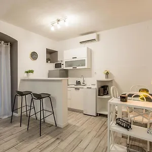Apartamento Apartments And Rooms Villa Lina